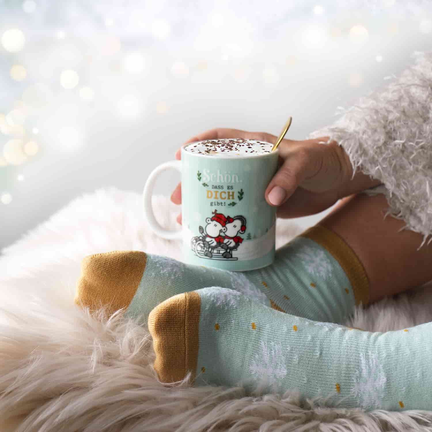 Geschenkset Tasse und Socken mit weihnachtlichem sheepworld Motiv