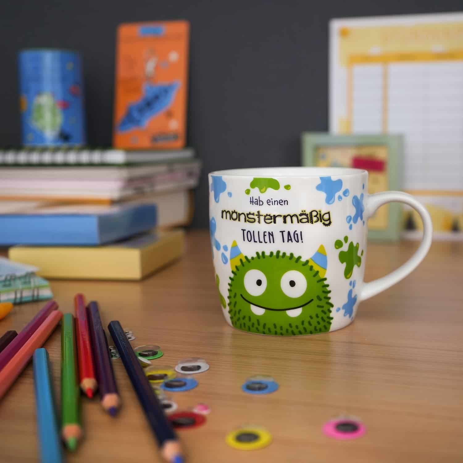 Tasse für Kinder zum Schulanfang mit grünem Monster und Spruch hab einen monstermäßig tollen Tag